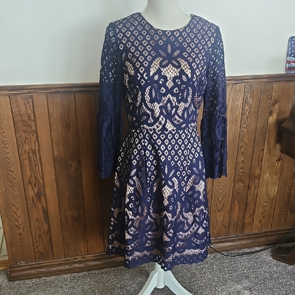 Elegant Lace Dress in Navy and Cream
